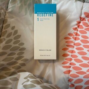 Rodan + Fields Redefine Cleansing Mask - Cream and Blue